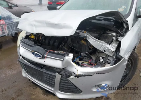 2012 Ford Focus Se z USA, uszkodzony, nr VIN 1FAHP3F27CL217403